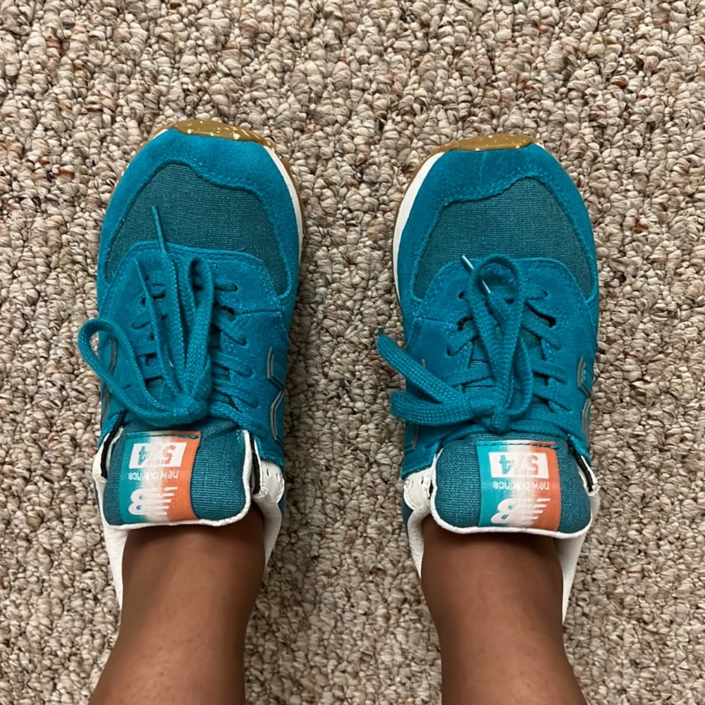 New balance teal barely worn sneakers